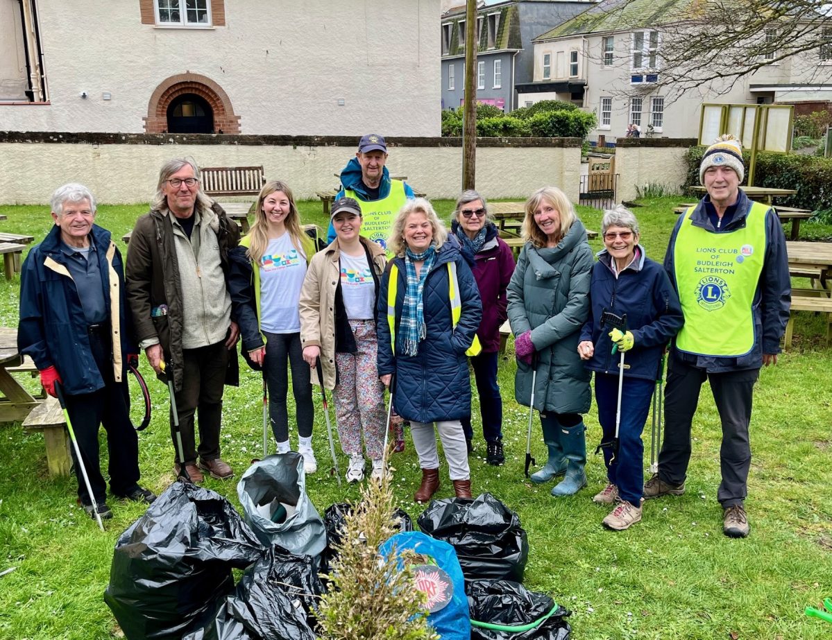 Seachange Lions litter pick volunteers in Wesleys garden